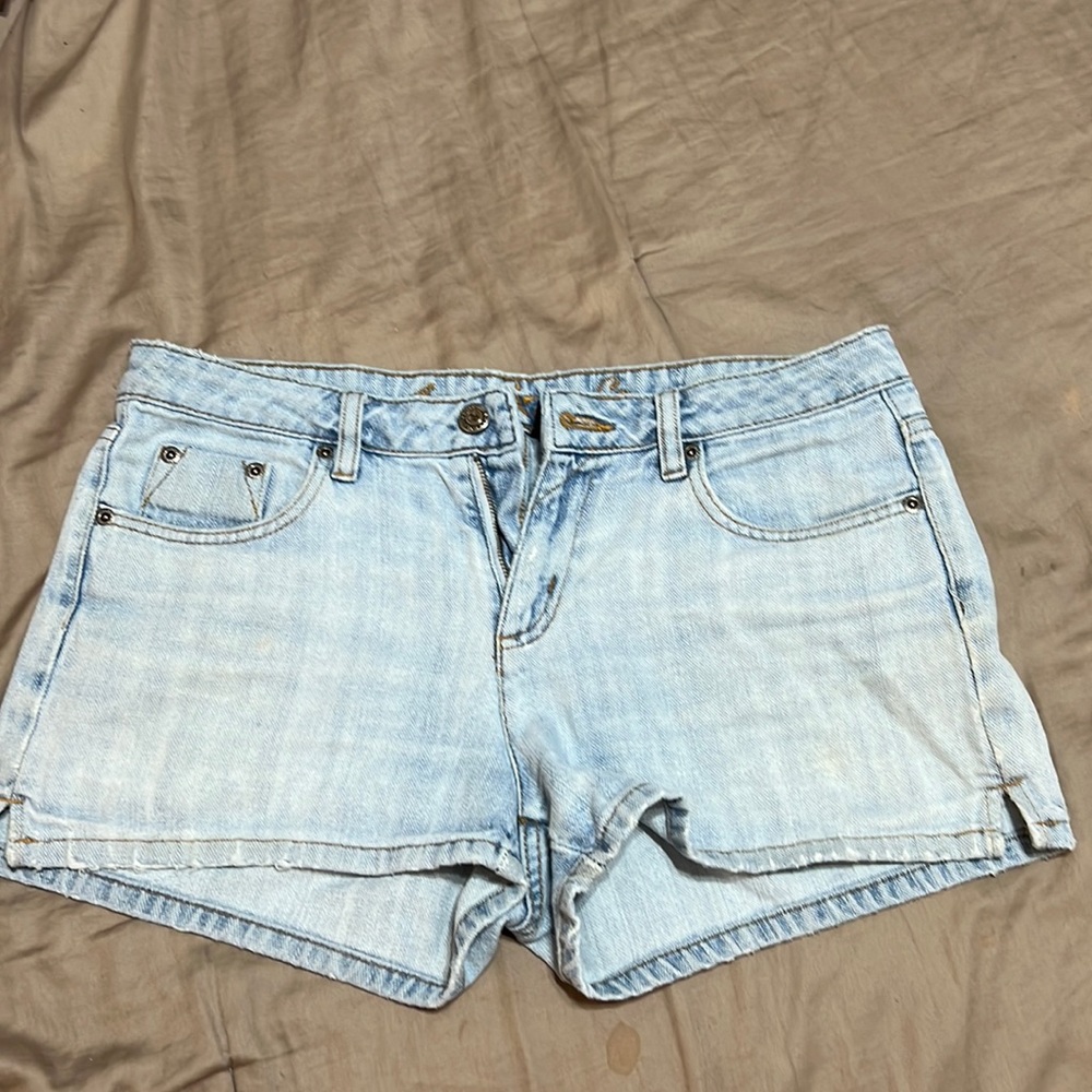 Arizona Jean Co light wash shorts